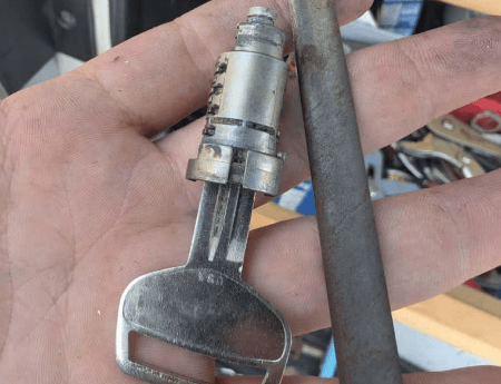 Emergency locksmith in Killeen TX removing broken key