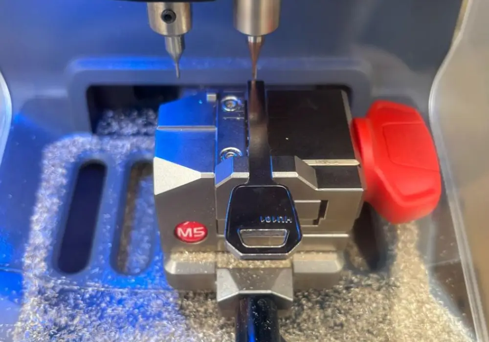 Professional car key cutting machine used for car key replacement