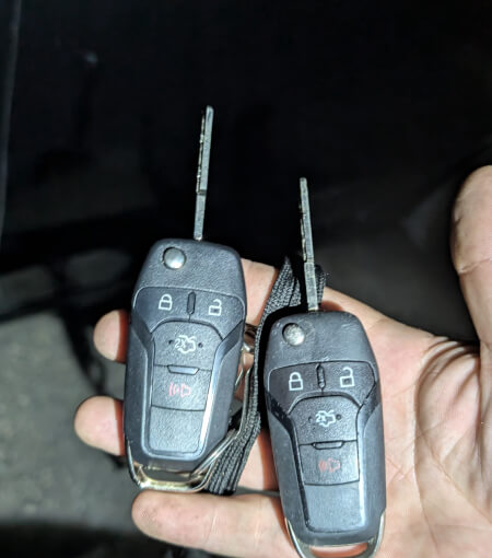 Mobile auto locksmith handling emergency car lockout in Dallas, TX