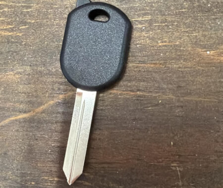 New transponder car key cut after broken key extraction in Temple