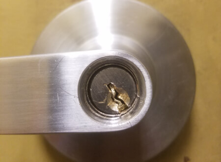 Residential locksmith Round Rock TX extracting broken key from door lock