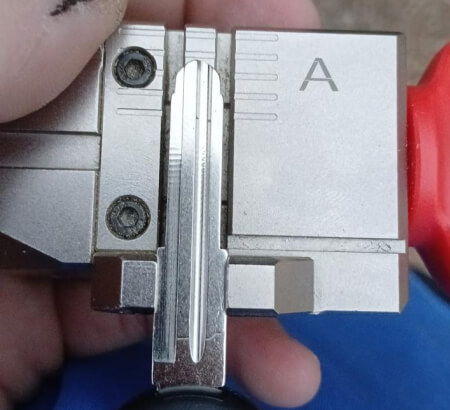 Spare car key cutting in San Antonio, TX